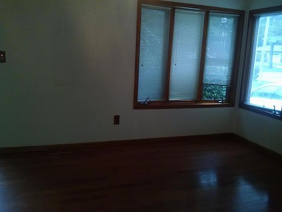 5th image of 15001 Lakeshore Dr