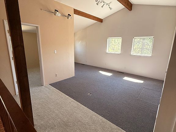 Upstairs bonus space / open area