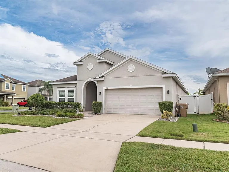 2592 Isabela Ter — Photo 5