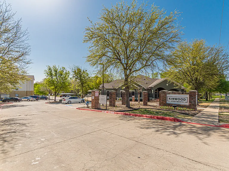 Kinwood Apartments — Photo 21