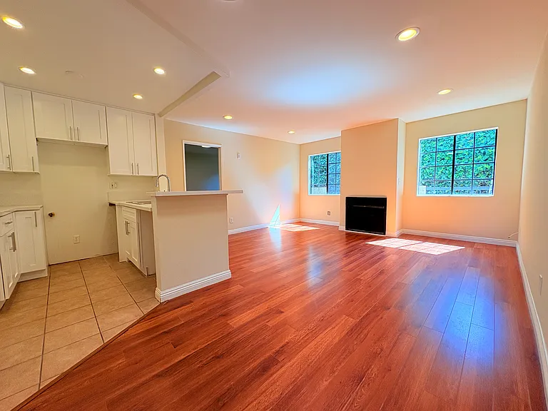 615 W Milford St — Photo 14