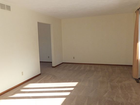 3rd image of 10498 Baederwood Dr