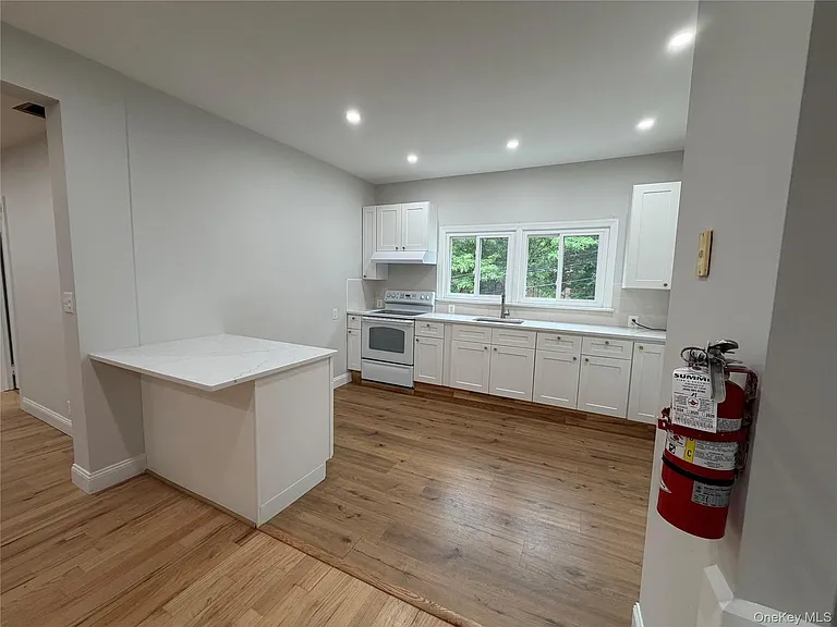 554 Main St — Photo 4