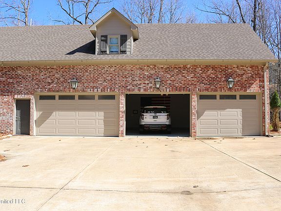 3rd image of 3010 Highlands Cir