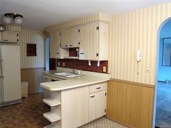 4th image of 280 Westfall Dr