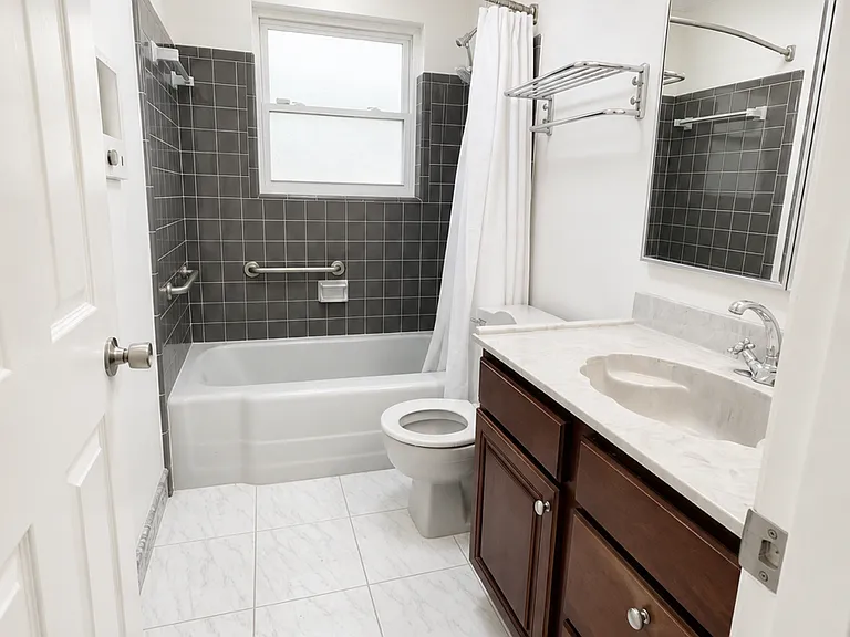 1423 Taft Park — Photo 8