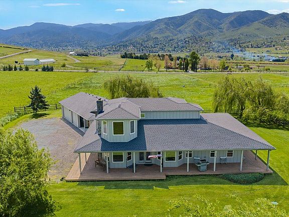 3rd image of 900 Butler Creek Rd