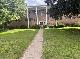 910 E. Jolly Rd. #1-12