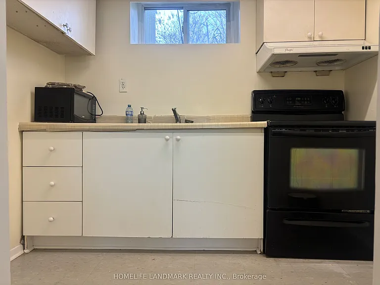97 Tourmaline Dr — Photo 3