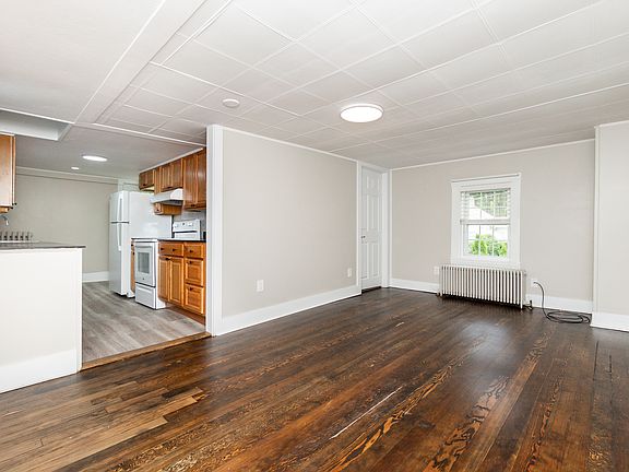 Looking to LR & Kitchen (from Dining Area)