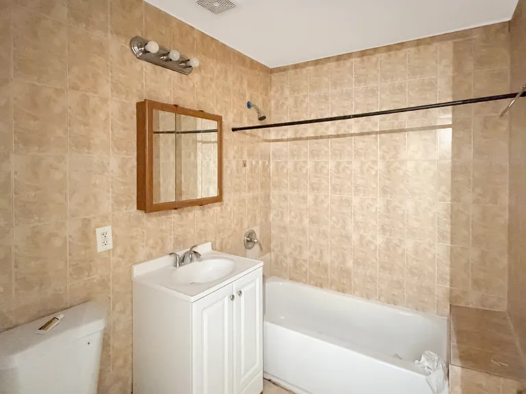1ST BATHROOM