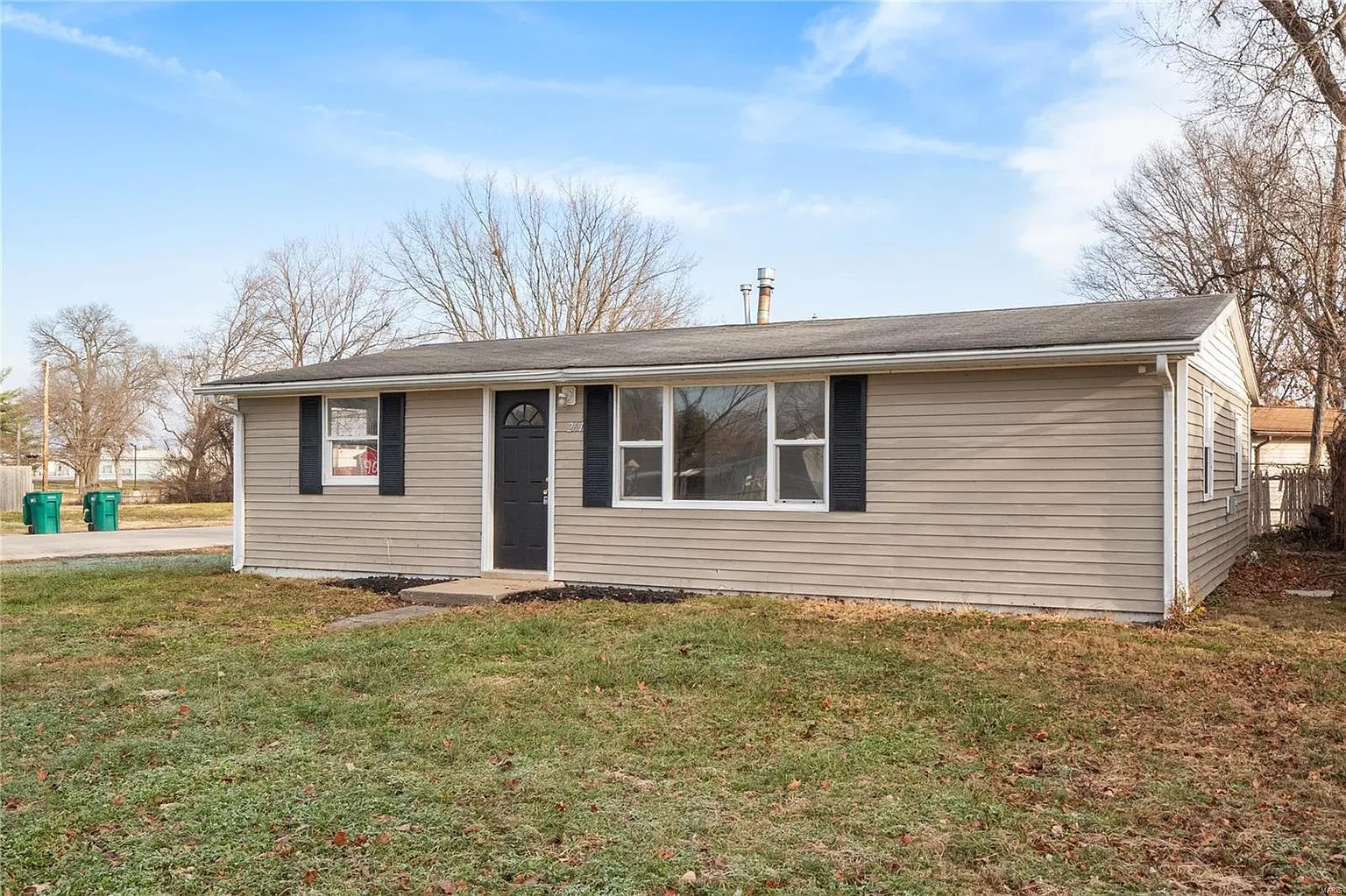 261 Saint John Dr photo 1