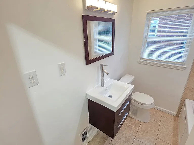 11415 Auburn St — Photo 17