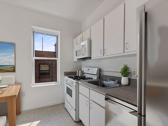 2nd image of 514 W 213th St APT 5G