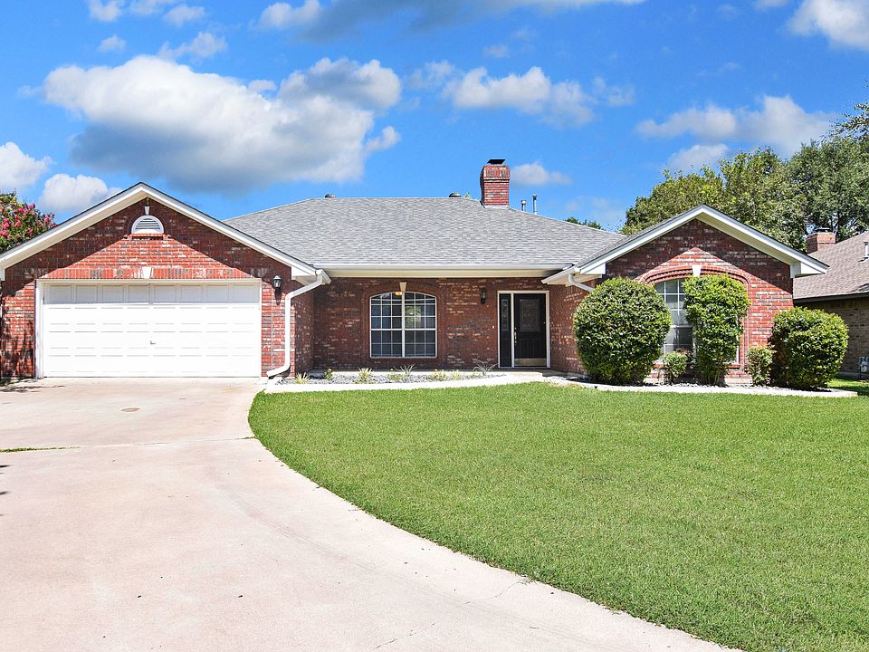 1st image of 112 Tiger Cir