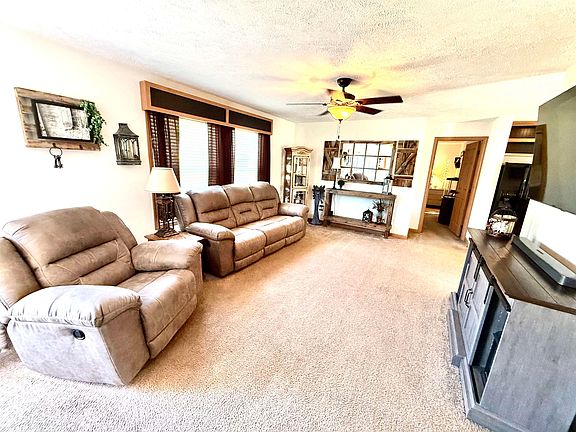 4th image of 1224 Foothills Dr