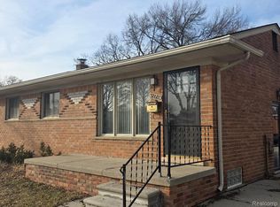 32620 Maplewood St, Garden City, MI 48135
