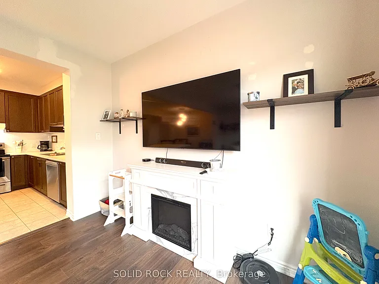 719 Derreen Ave — Photo 10