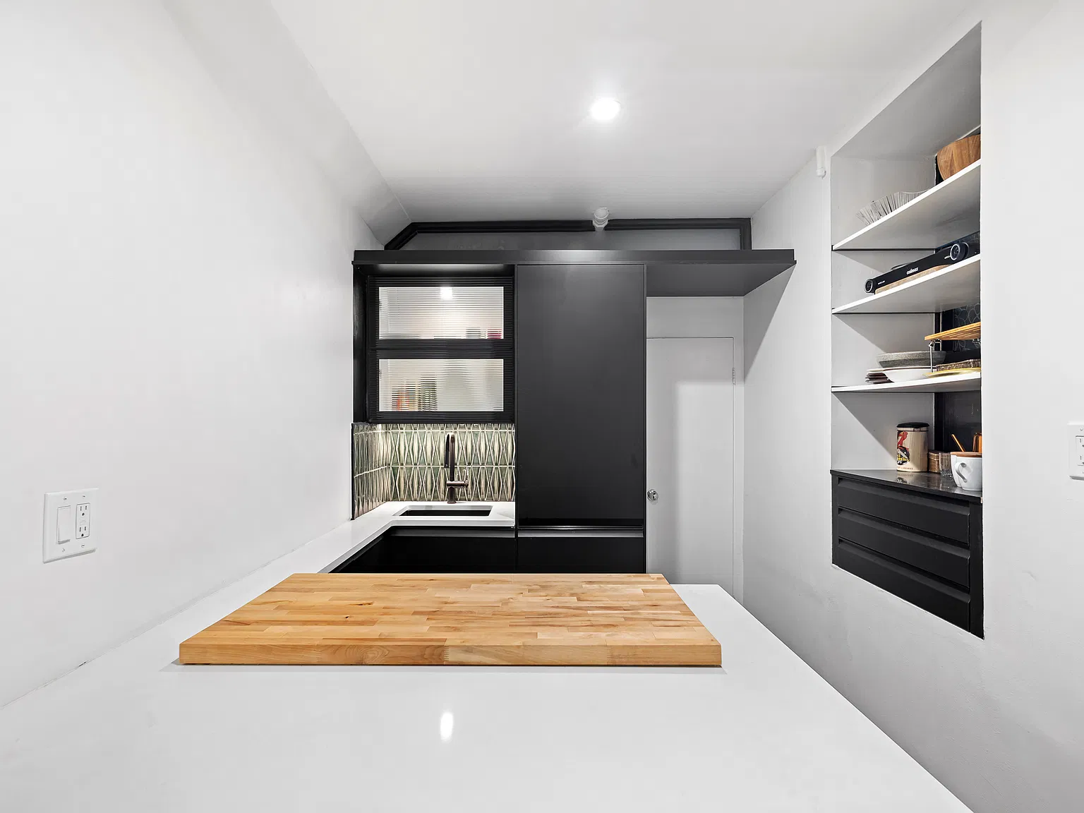 206 East 7th Street — Photo 3