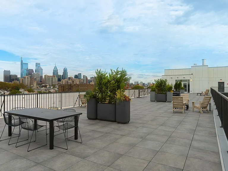 Graduate Pointe — Photo 121