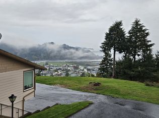 627 Crestview Dr, Reedsport, OR 97467
