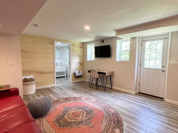 17 Sunset Dr, Dover, NH 03820