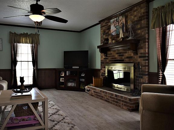 3rd image of 127 Northwood Dr