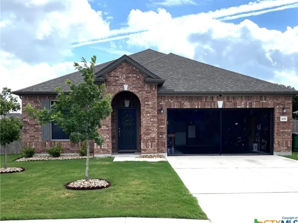 606 Dogwood St, Lockhart, TX 78644