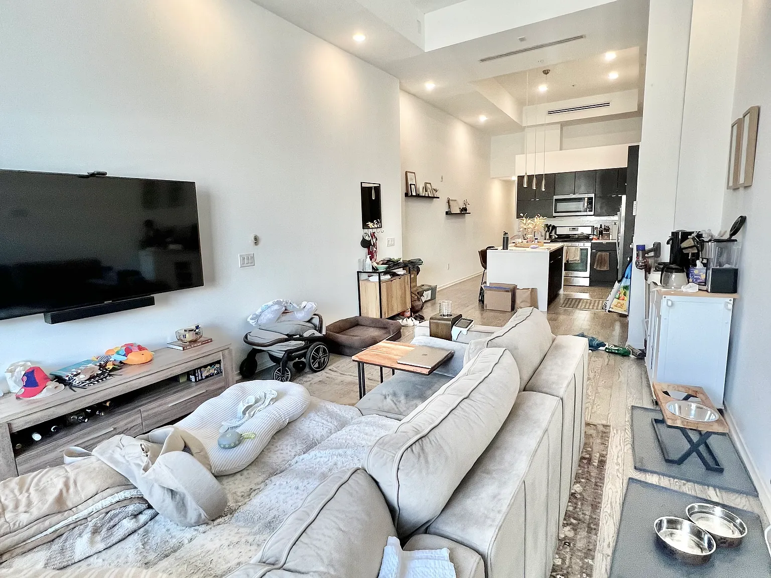 2 bed, 1200 sqft, $2,400 — Photo 1