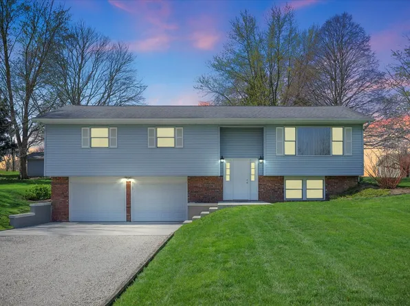 2 Woodland Dr, White Heath, IL 61884