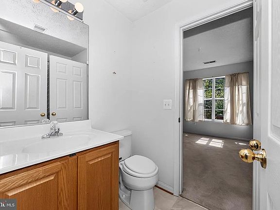 5th image of 520 Kennington Rd