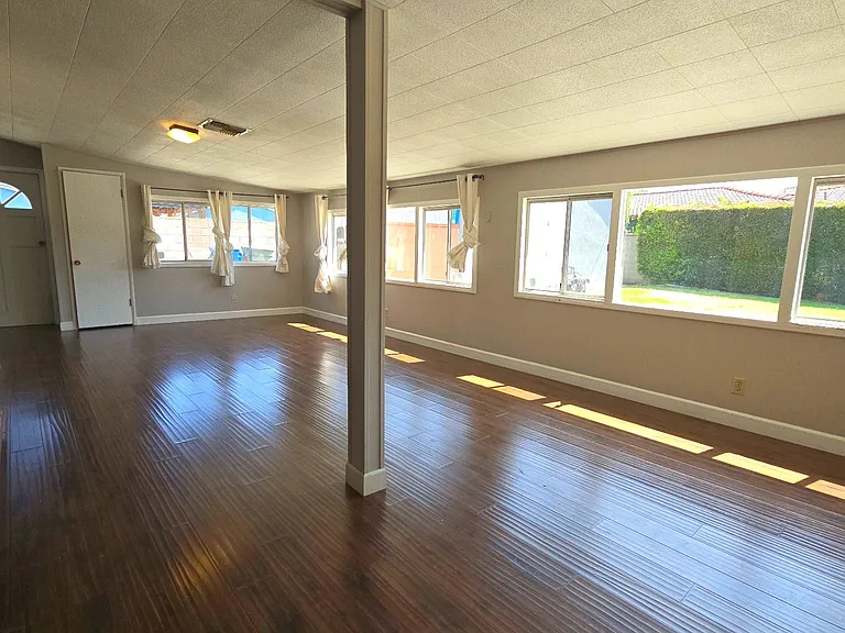 726 N Foxdale Ave — Photo 9
