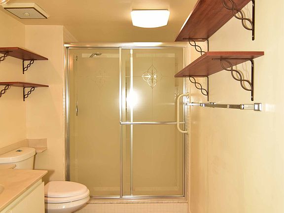 2nd image of 400 Island Way APT 909