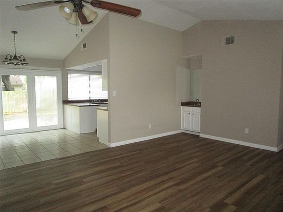 3rd image of 2609 Bennington Ct