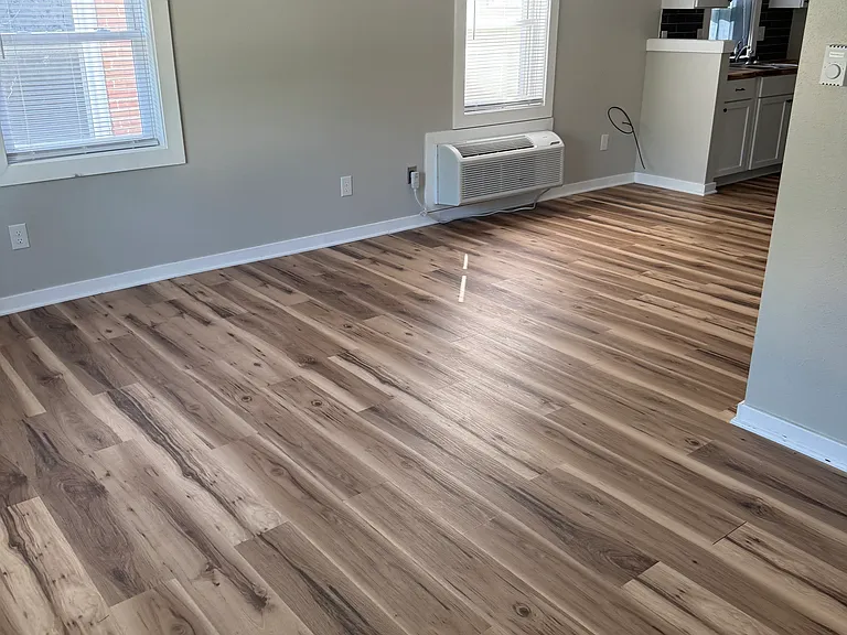 812 Broadway St — Photo 3