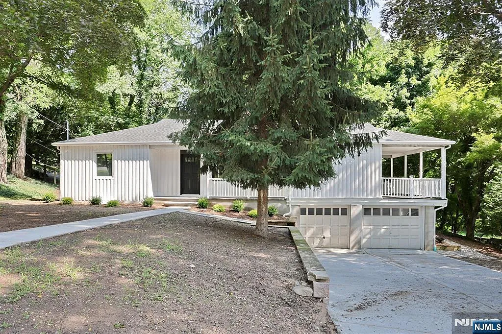 3 bed, 2.0 bath, $4,700 — Photo 2