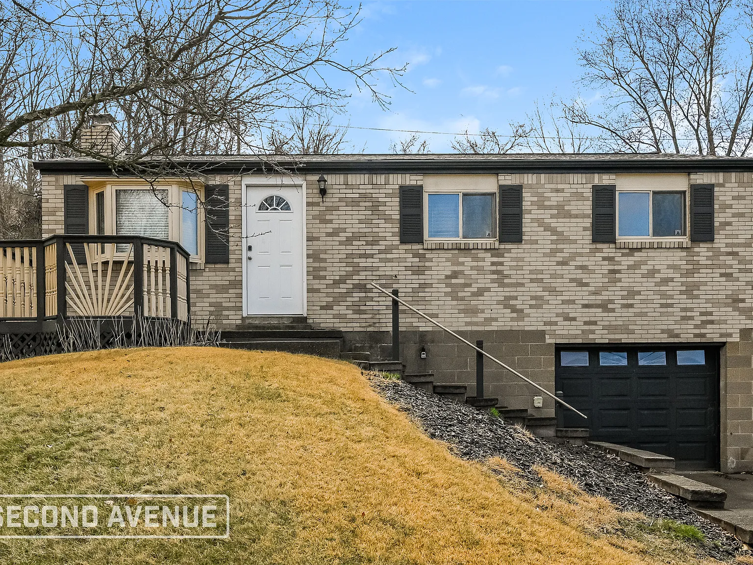 3 bed, 1.5 bath, 1042 sqft, $1,618 — Photo 1