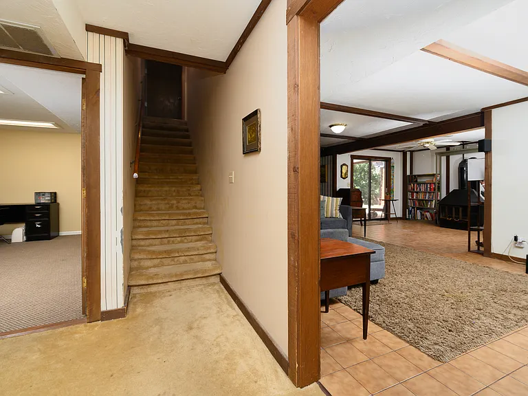 107 Lincoln Ln — Photo 15