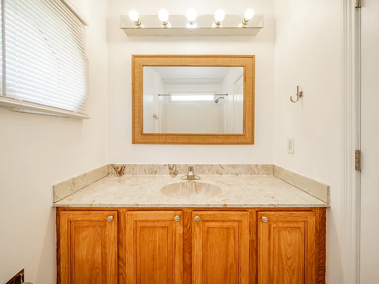 1015 N Gale St — Photo 18