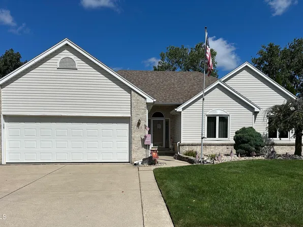 3133 Christine Ln, Oregon, OH 43616