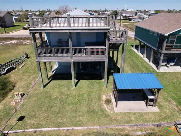 403 W Maple St, Port O Connor, TX 77982