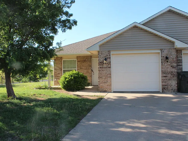 8410 Cottage Park Dr — Photo 1