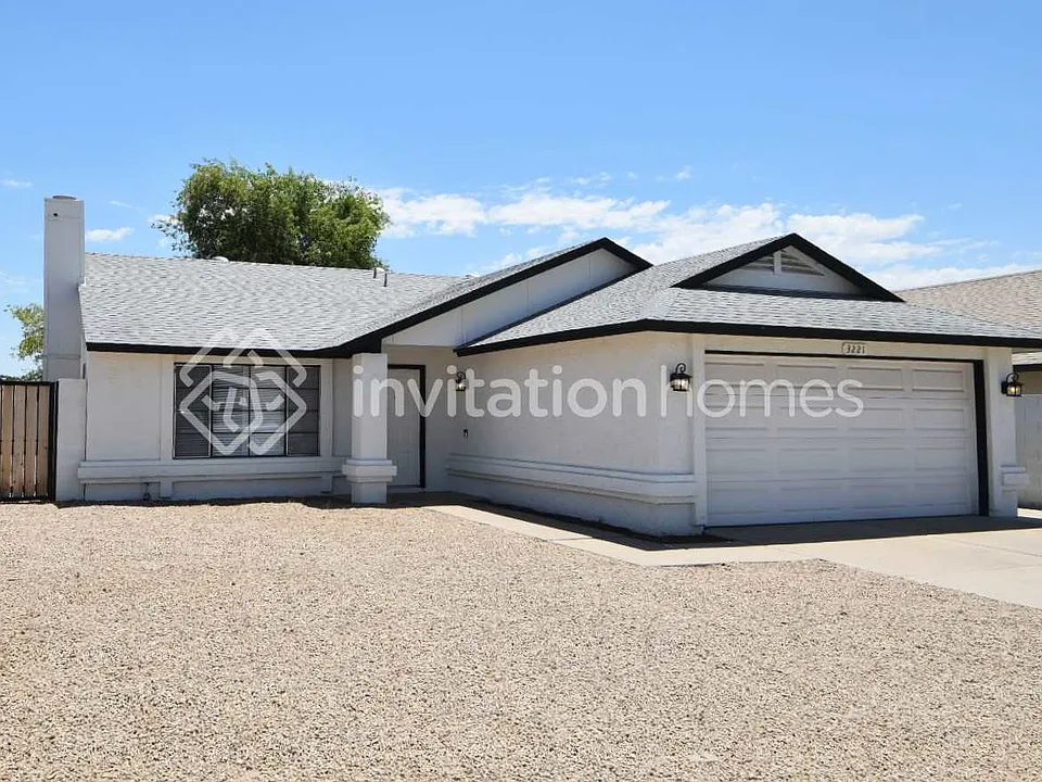 3221 W Irma Ln