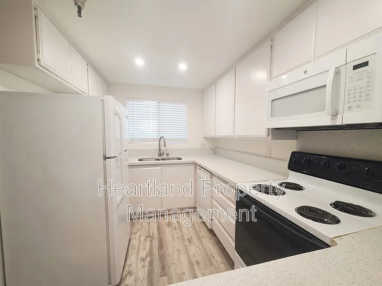 1170 Decker St #E — Photo 3
