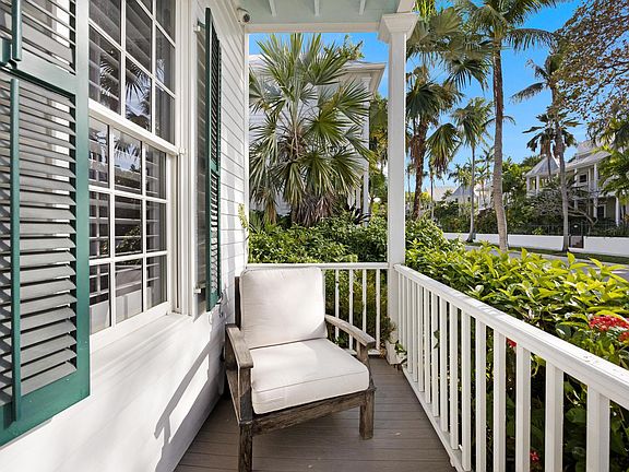 4th image of 514 Emma St