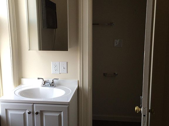 3rd image of 49 N Potomac St APT 3