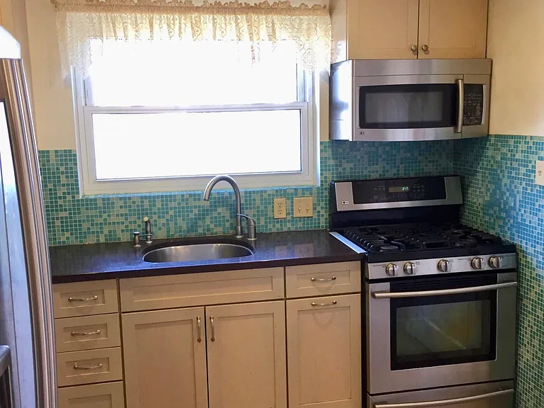 8801 Leonard Dr — Photo 7