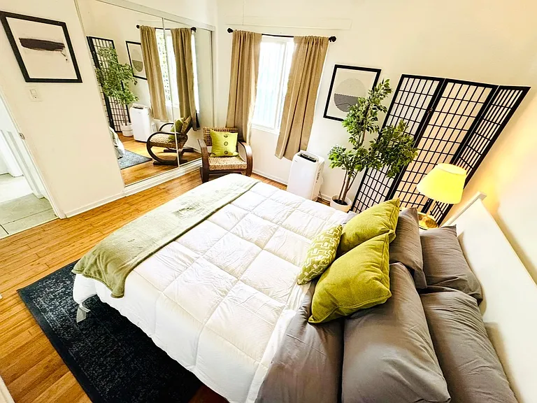 1635 W 108th St #1637-1/2 — Photo 9