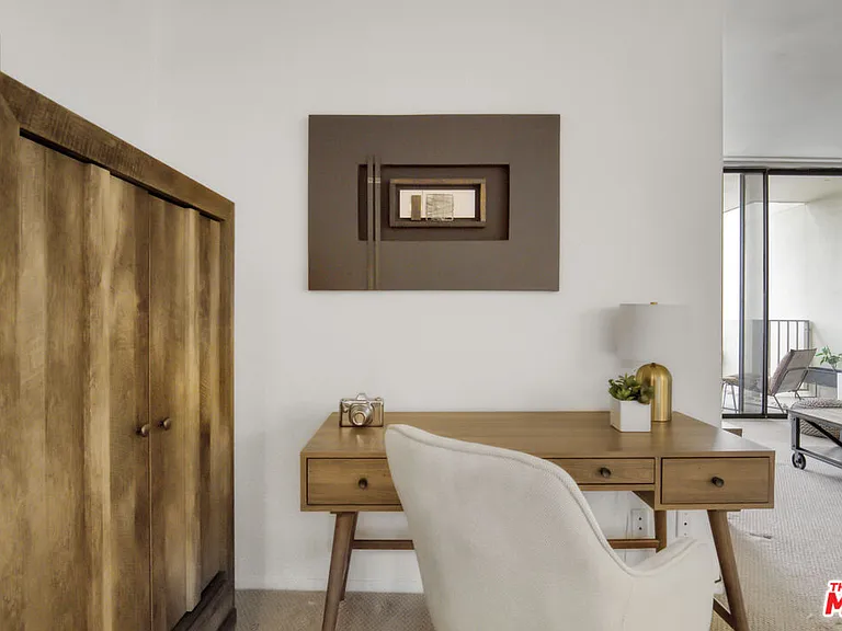 10433 Wilshire Blvd #808 — Photo 13