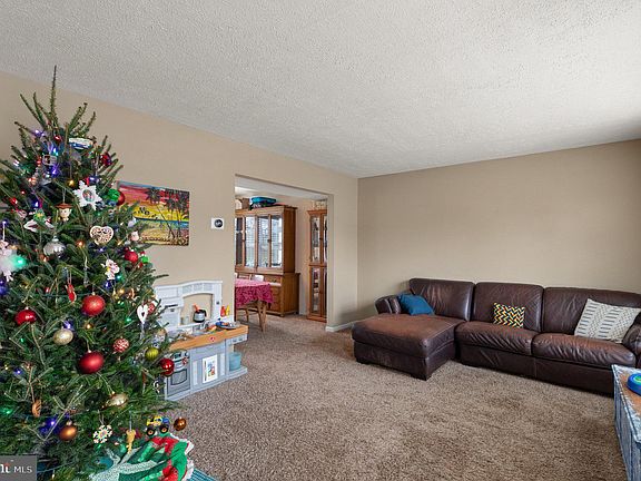 5th image of 326 Sandown Park Ct